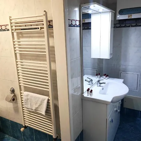 Apartament Romana For 4 *